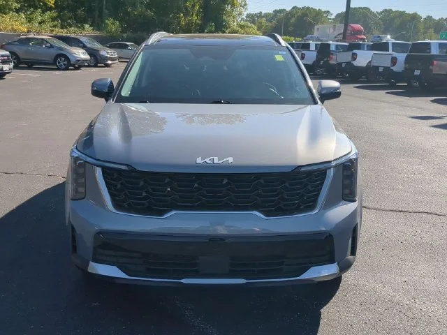 Used 2025 Everlasting Silver Kia S image 4