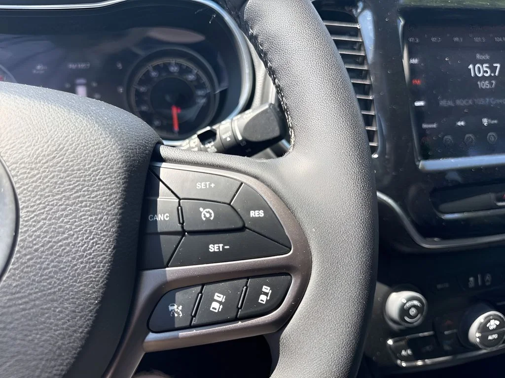 Used 2022 Gray Jeep Limited image 17