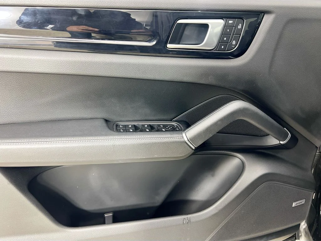 Used 2023  Porsche Base image 18