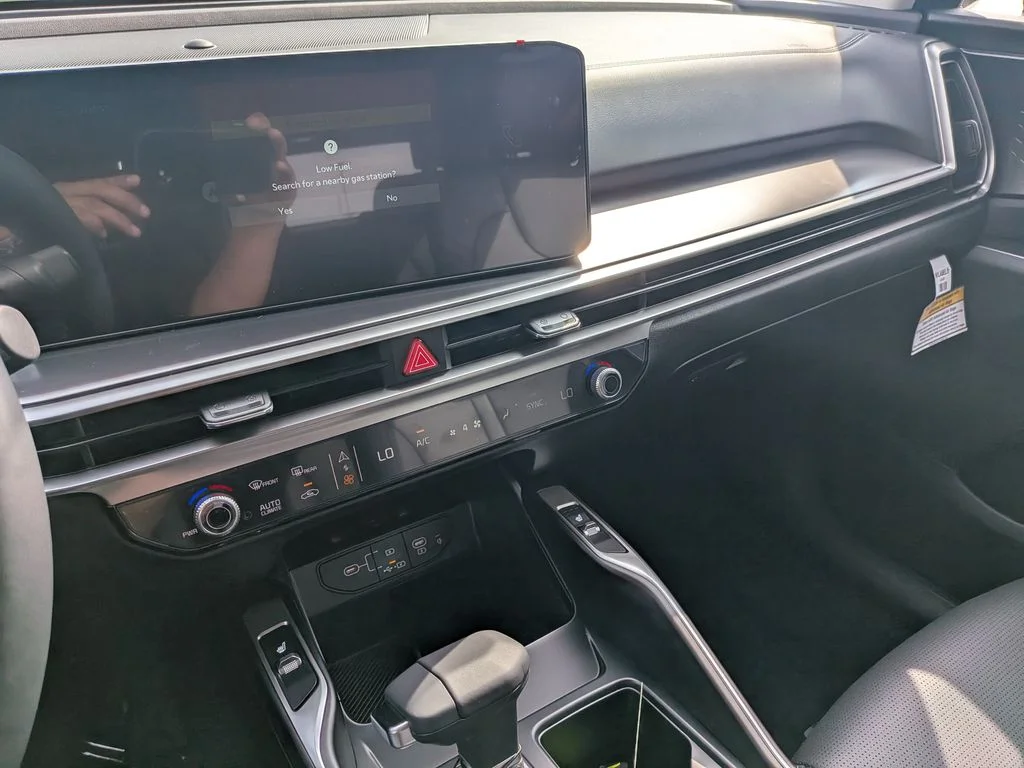 2025 Kia Sorento EX - Photo 17