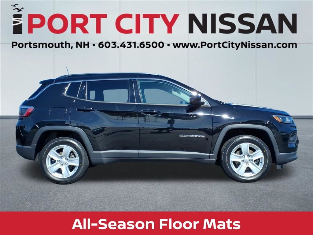 Used 2022 Diamond Black Jeep Latitude w/convenience group image 32