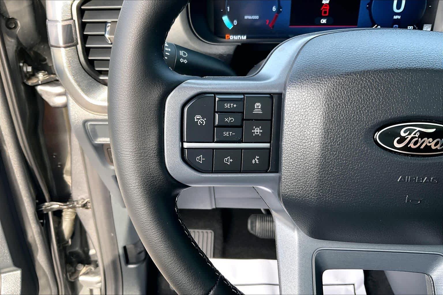 Used 2025 Carbonized Gray Metallic Ford LARIAT image 20