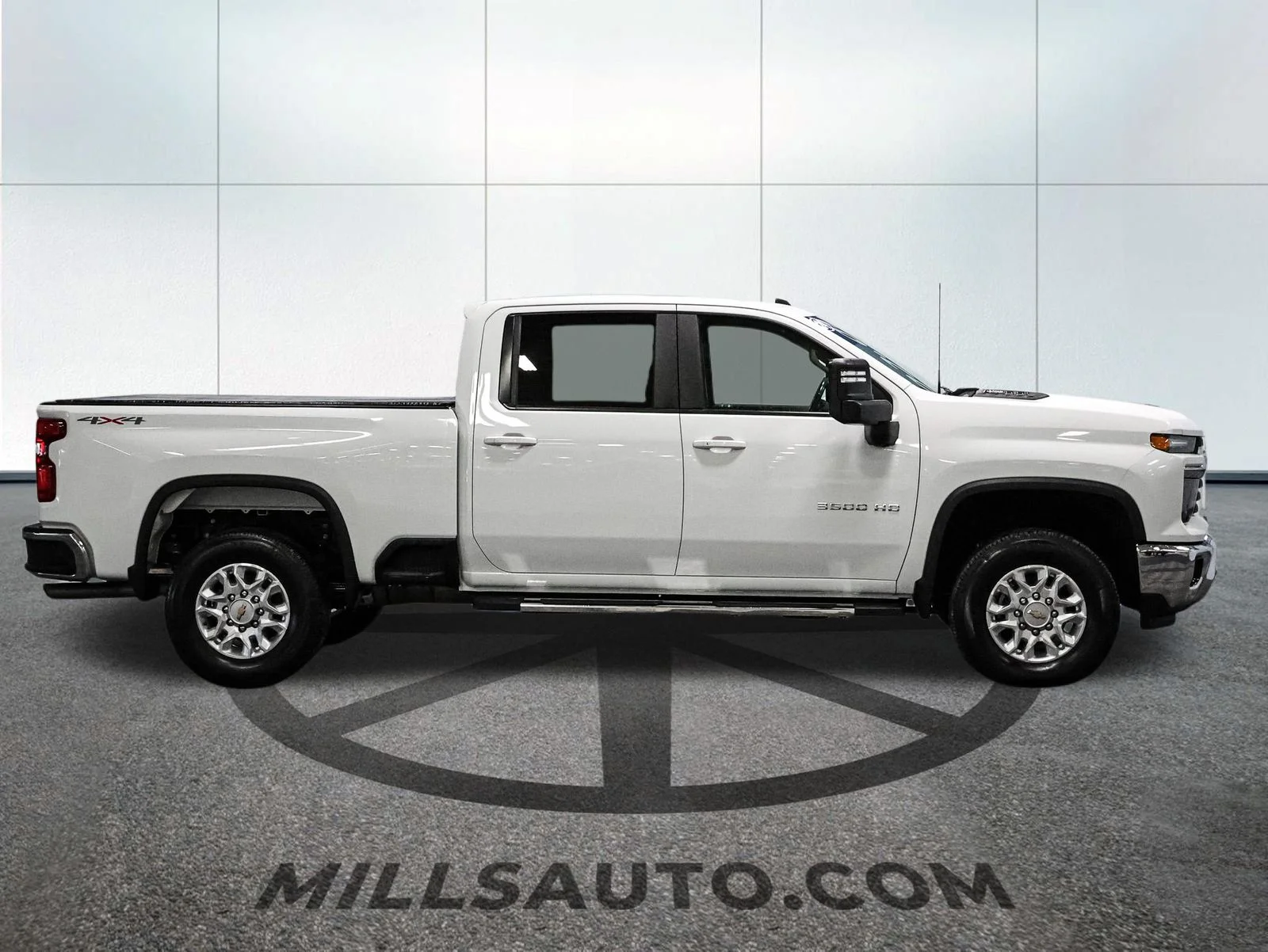 Used 2024 White Chevrolet LT image 9