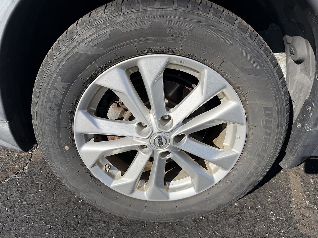 Used 2016 Pearl White Nissan SV image 39