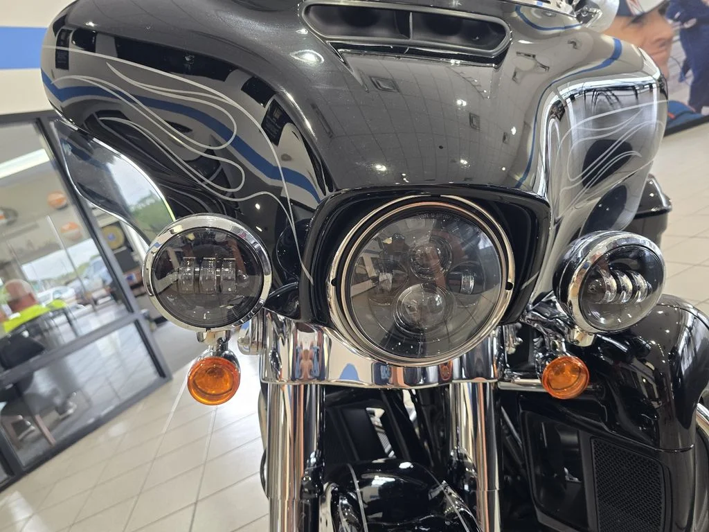 Used 2016 Crystal Black Pearl Harley-Davidson  image 11