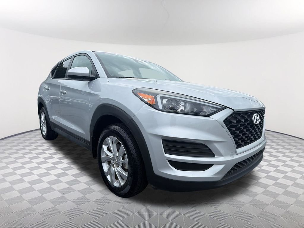 Used 2019 Silver Hyundai SE image 3