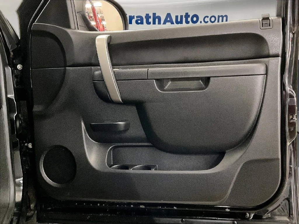 Used 2013 Black GMC SLE image 29
