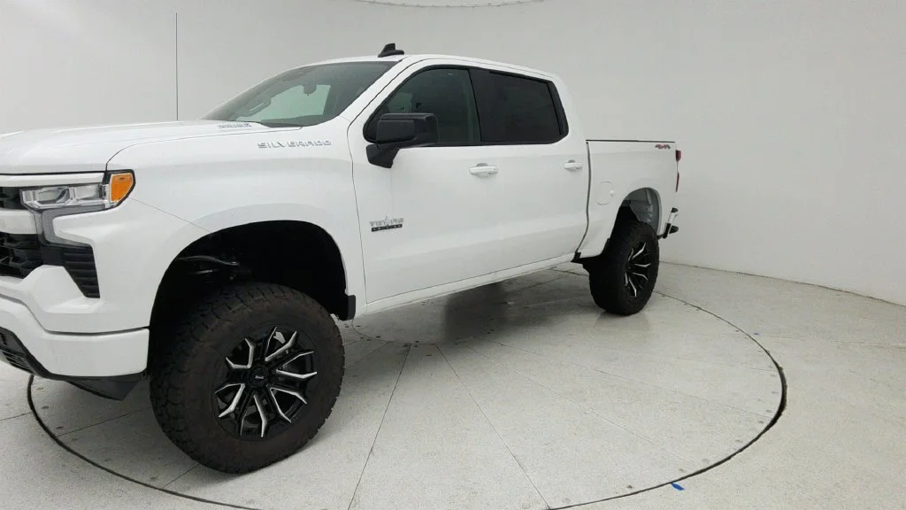 New 2026 Summit White Chevrolet RST image 3