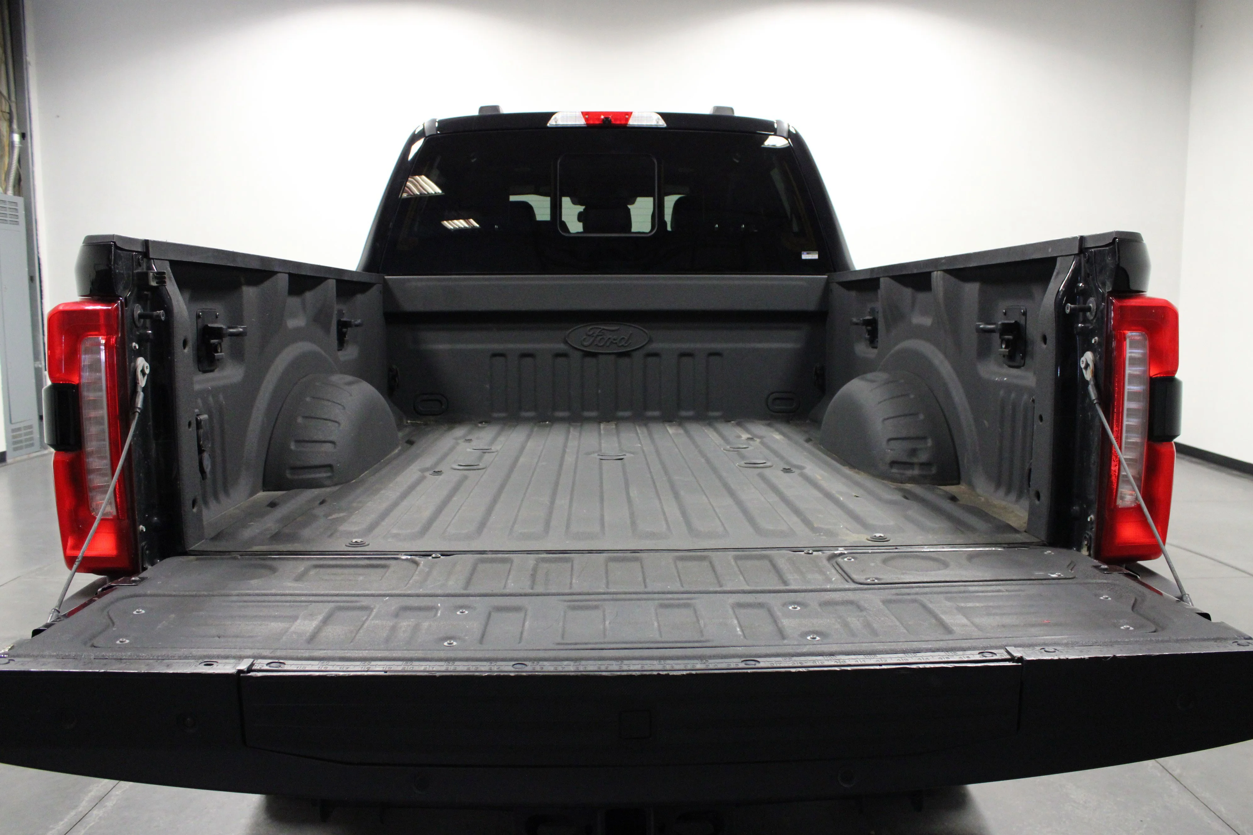 Used 2023 Agate Black Metallic Ford King Ranch image 14