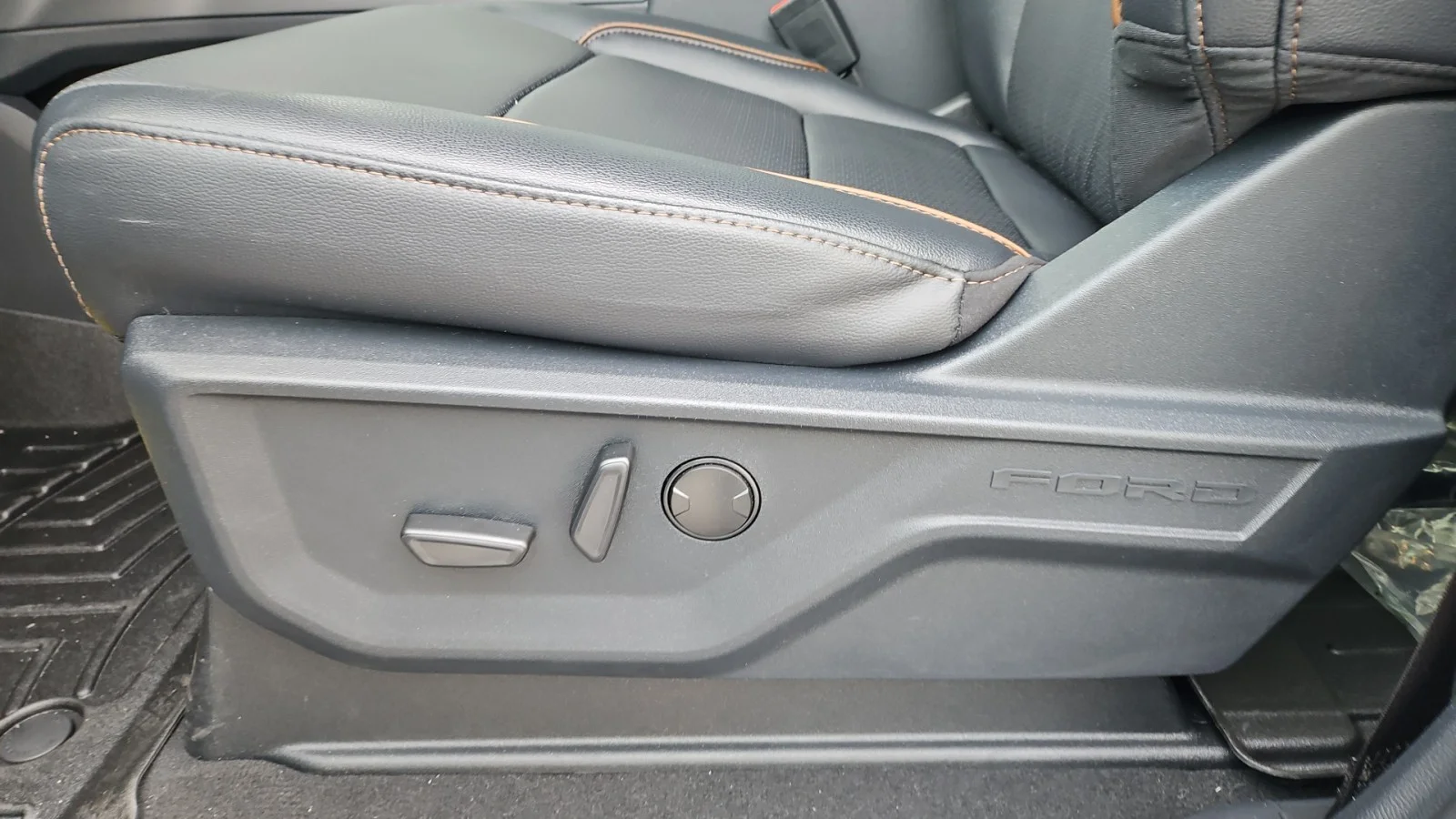 New 2026 Glacier Gray Metallic Tri-Coat Ford Rocky Ridge XP 4WD image 8