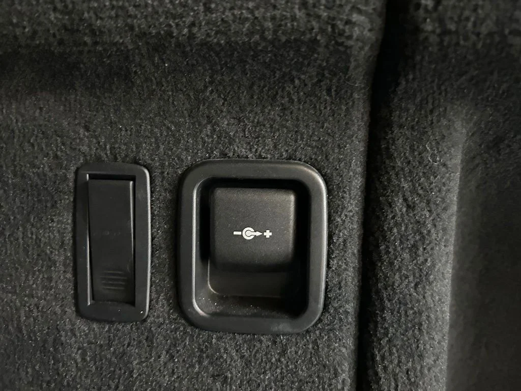 Used 2014 Black BMW xDrive50i image 37