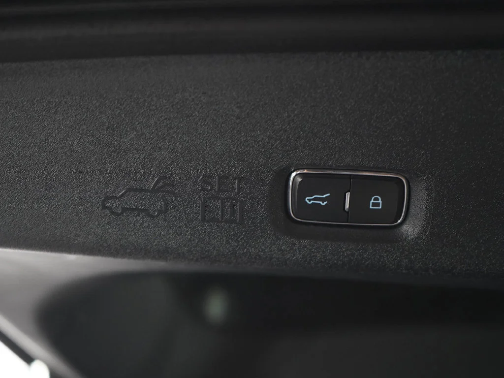 Used 2025 Agate Black Metallic Ford Platinum image 19