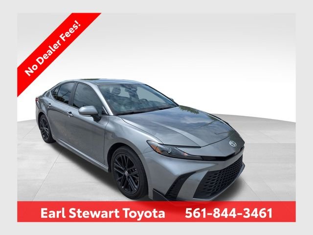 Used 2025  Toyota SE image 1