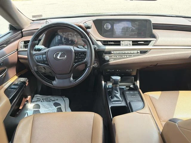Used 2021  Lexus 350 image 2