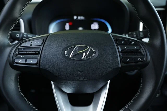 Used 2025 Shimmering Silver Hyundai SEL image 33