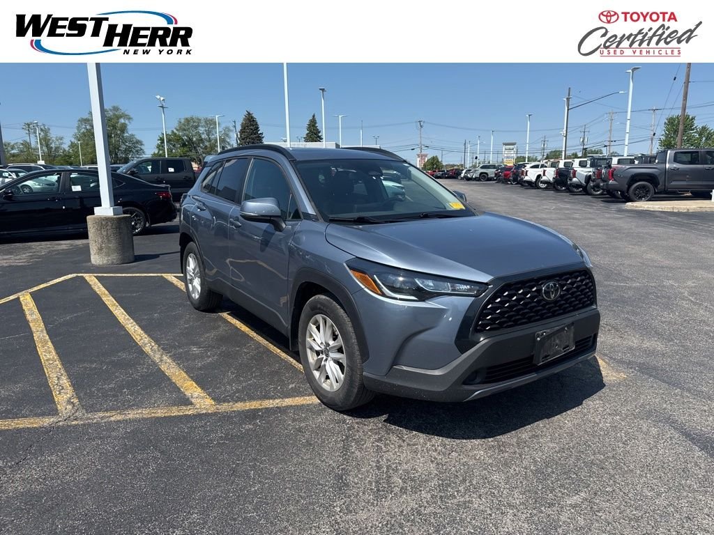 2023 Toyota Corolla Cross LE AWD's photo