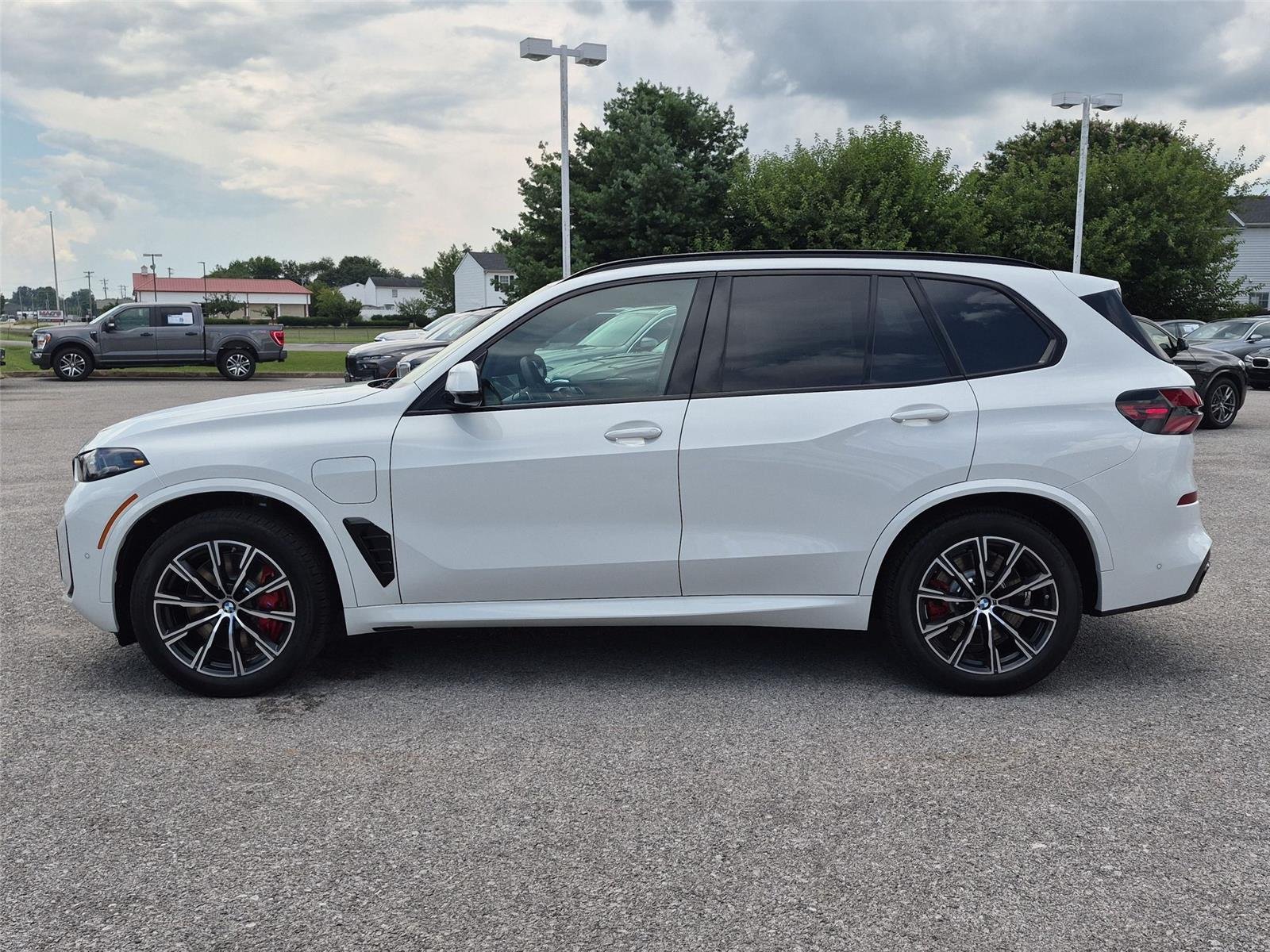 New 2026 Alpine White BMW xDrive50e image 2