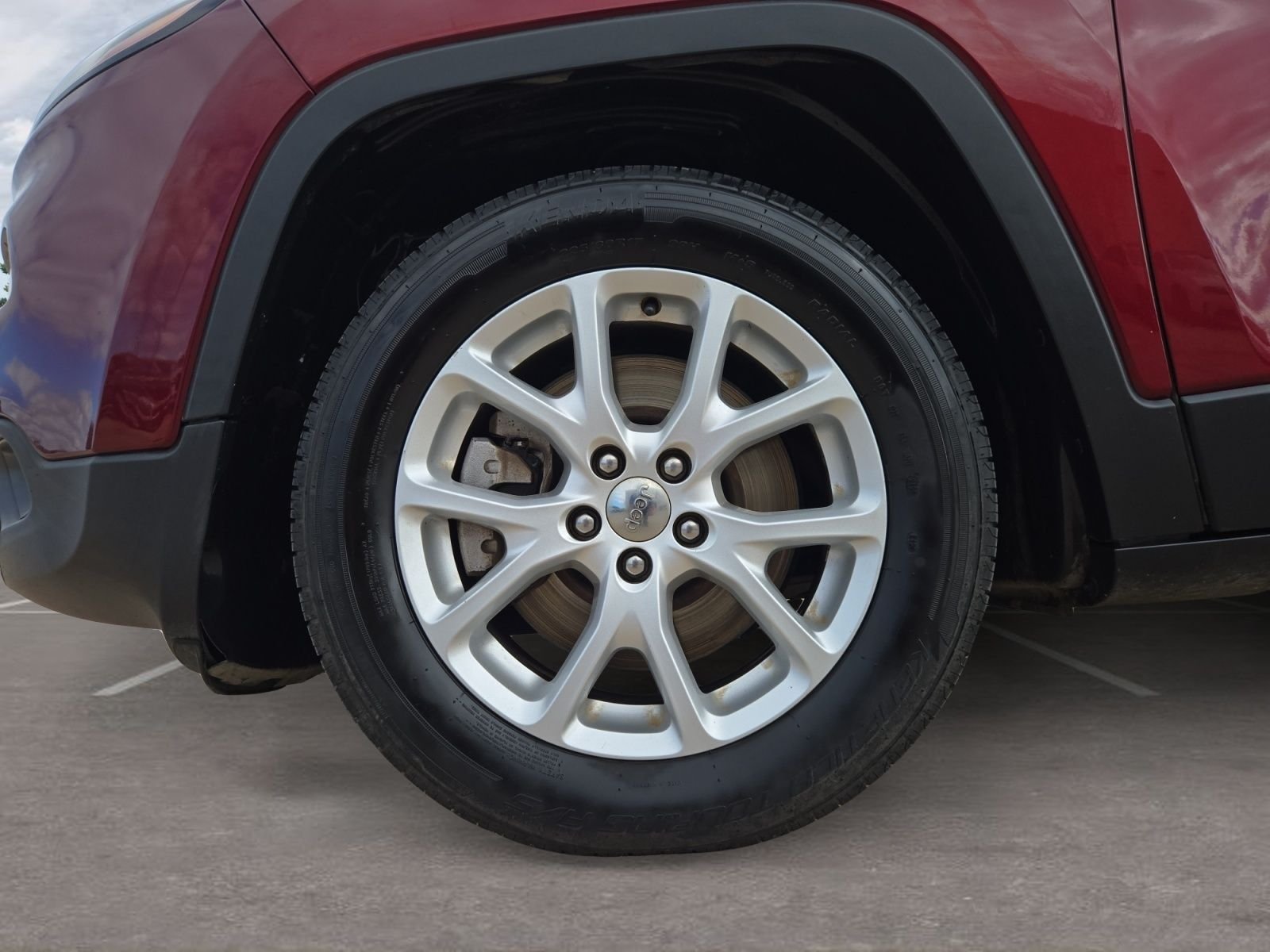 Used 2018 Red Jeep Latitude Plus image 11