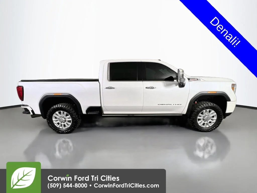 Used 2022 White Frost Tri-Coat GMC Denali image 17