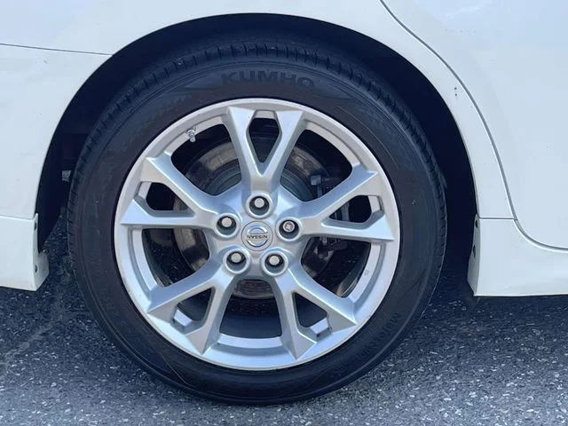 Used 2013 Pearl White Nissan 3.5 SV image 7