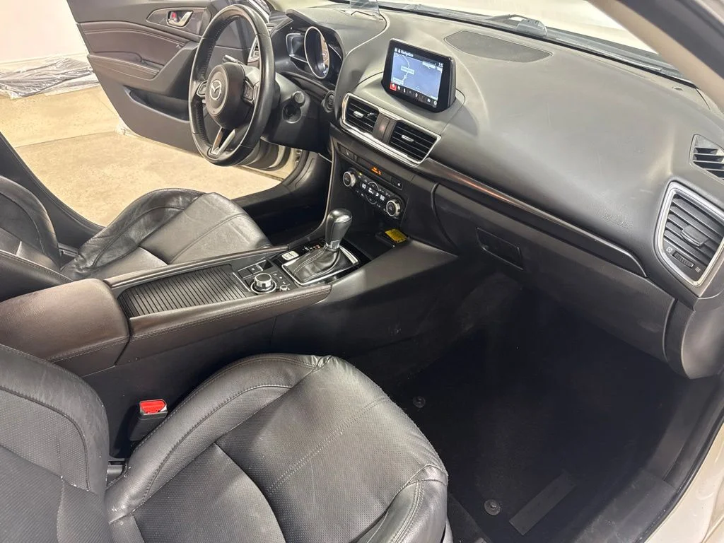 Used 2018 Snowflake White Pearl Mazda Grand Touring image 27