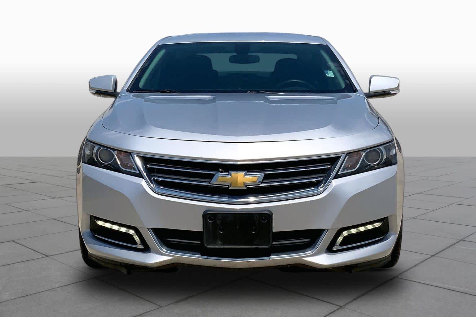 Used 2020 Silver Ice Metallic Chevrolet LT image 4