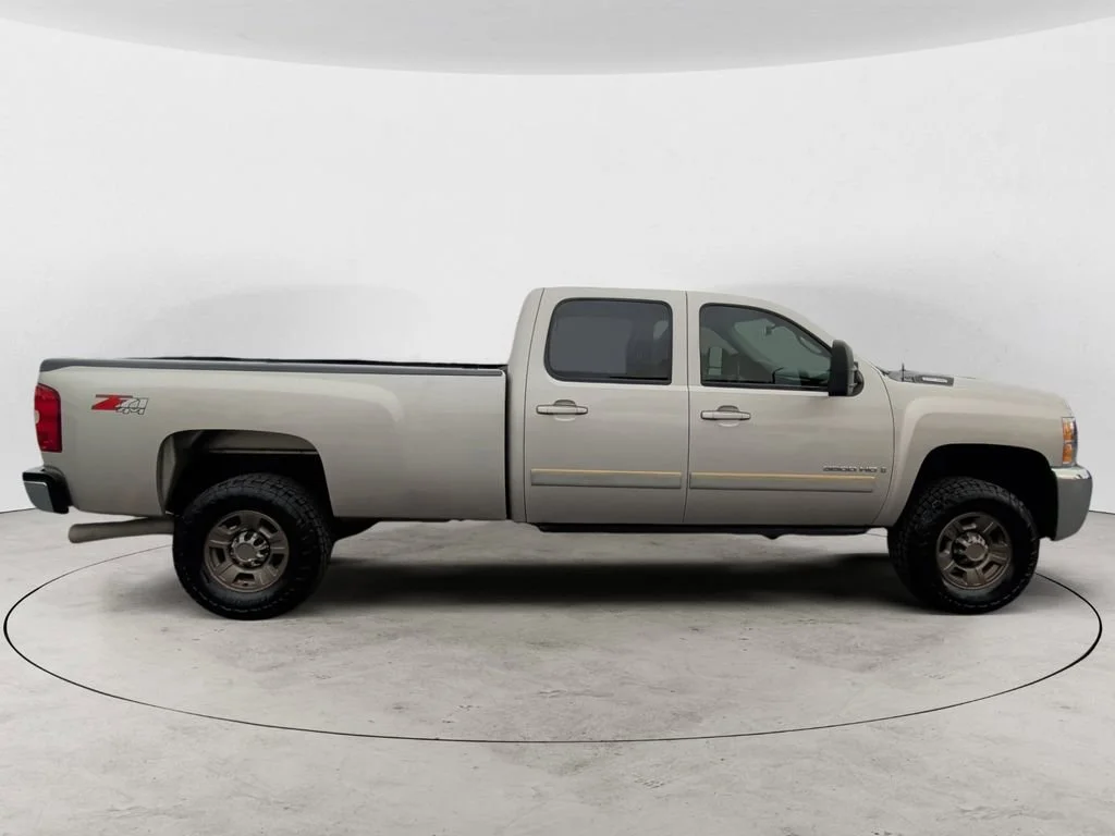 Used 2007 Silver Birch Metallic Chevrolet SRW LTZ image 6