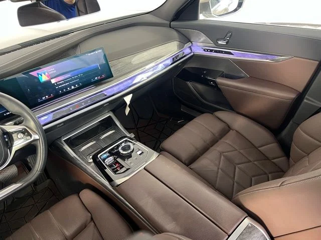 New 2024 Oxide Grey metallic BMW eDrive50 image 34