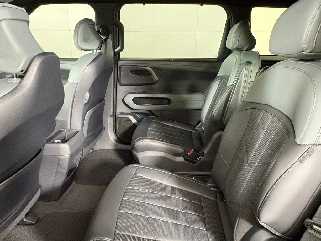 New 2027 Black Jade Green Kia X-LINE SX image 38