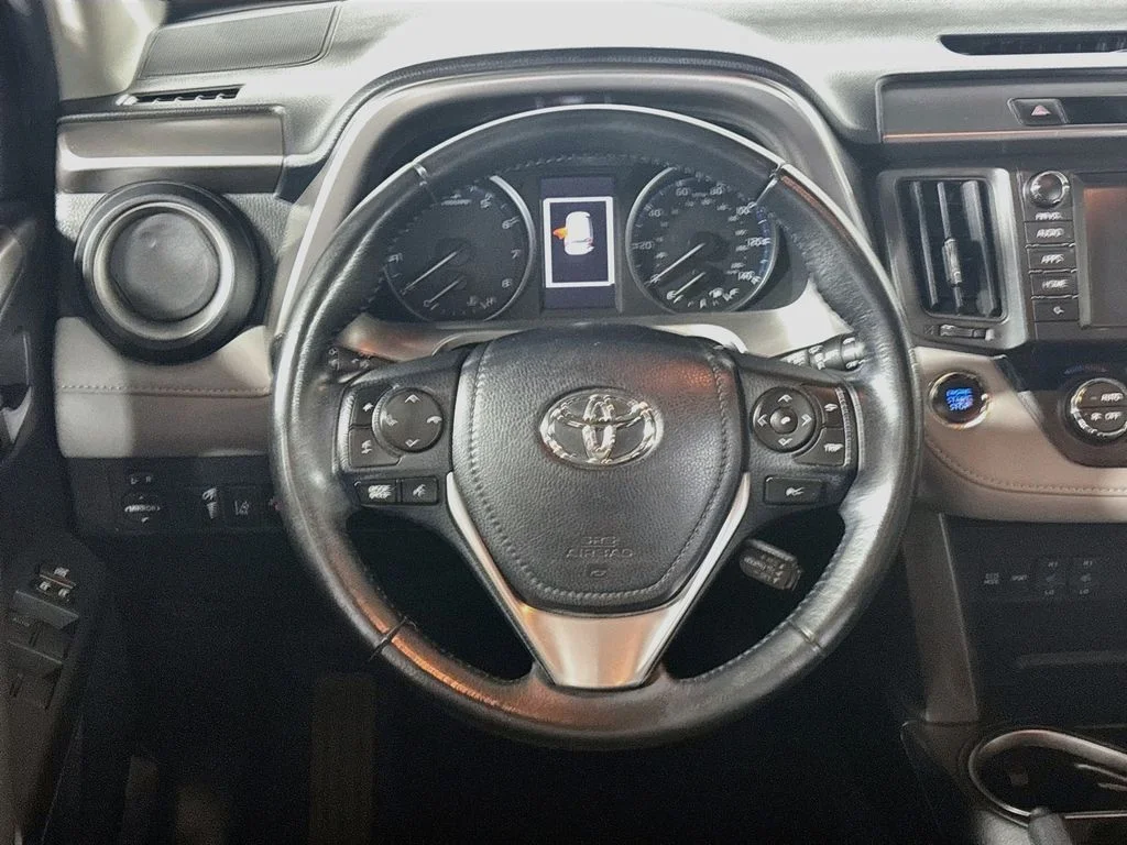 Used 2018 Silver Sky Metallic Toyota XLE image 13