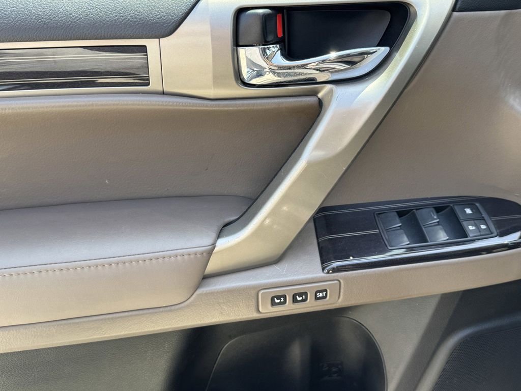 Used 2020 Pearl Lexus 460 image 14