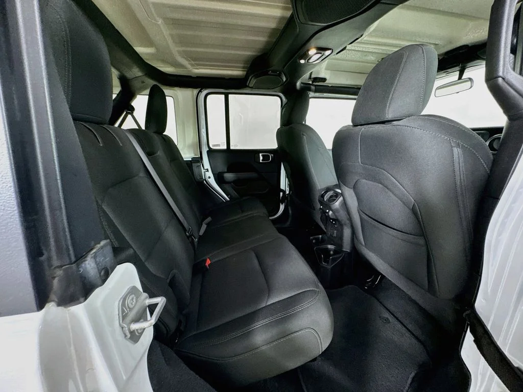 Used 2019 Bright White Clearcoat Jeep Unlimited Sahara image 33