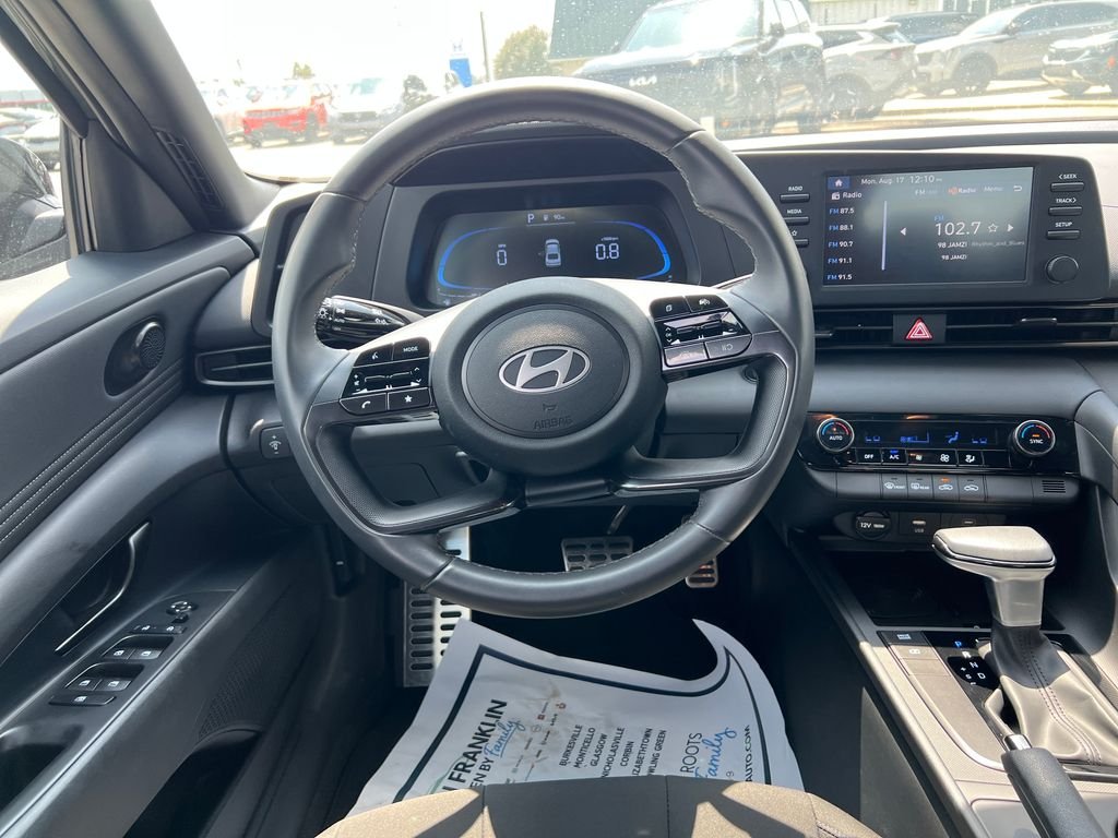 Used 2025 Gray Hyundai SEL Sport image 16