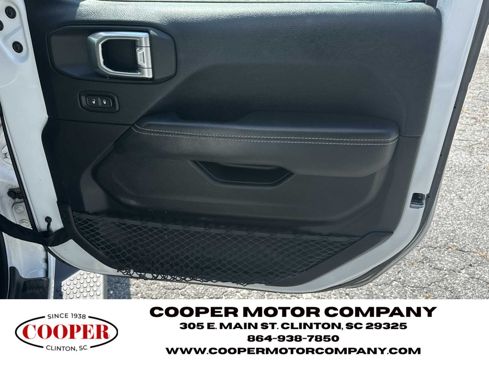 Used 2018 Bright White Clearcoat Jeep Sahara image 14