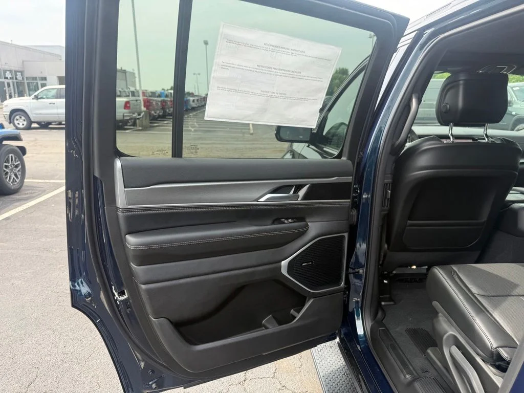 New 2026 Fathom Blue Pearlcoat Jeep Upland image 34