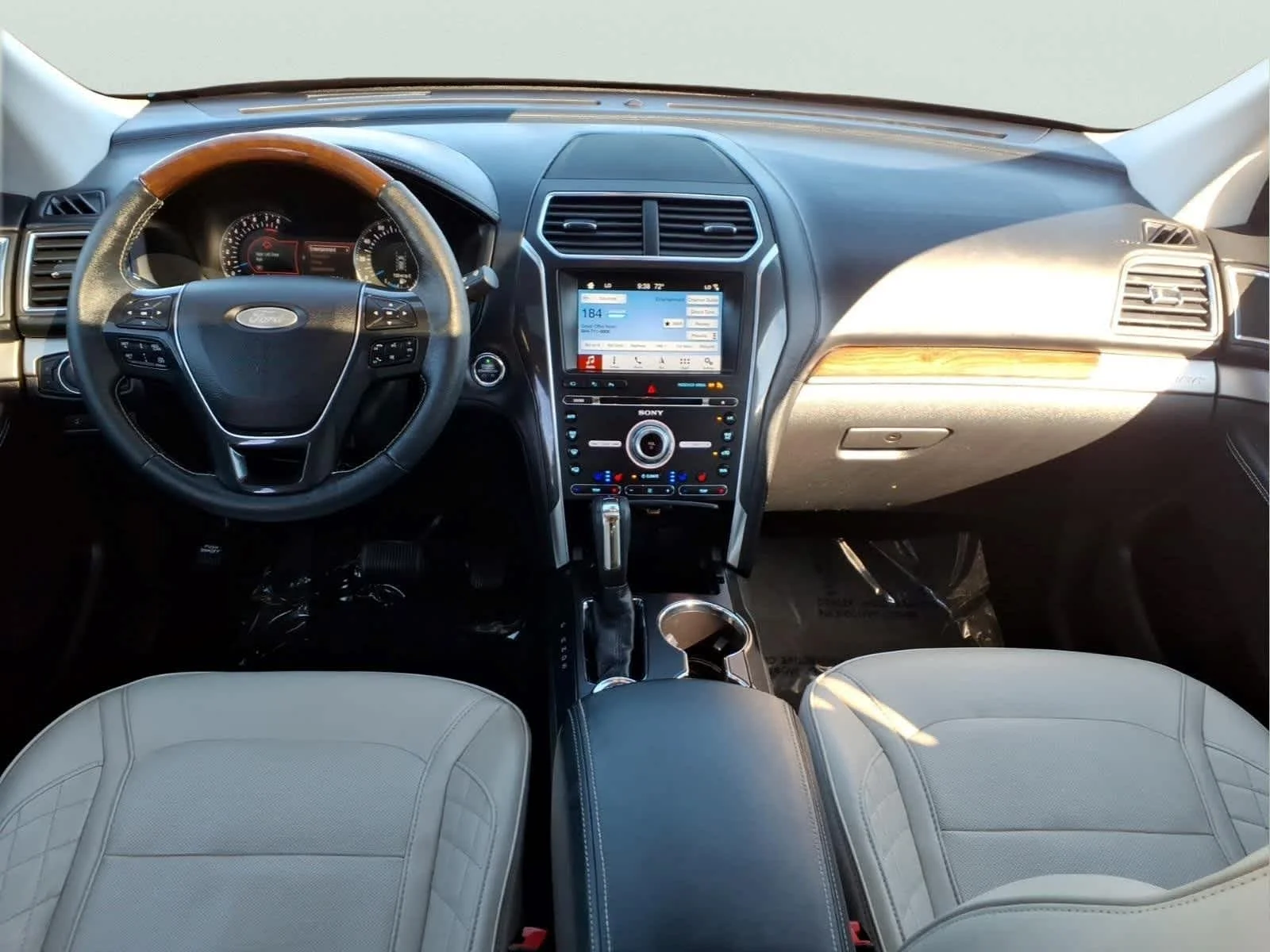 Used 2018 Magnetic Ford Platinum image 18