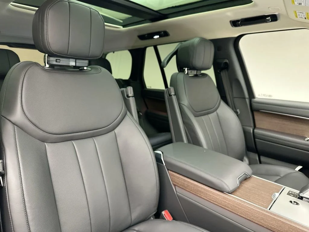 2026 Land Rover Range Rover SE - Photo 6