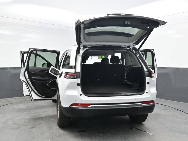 Used 2022 White Jeep Laredo image 54