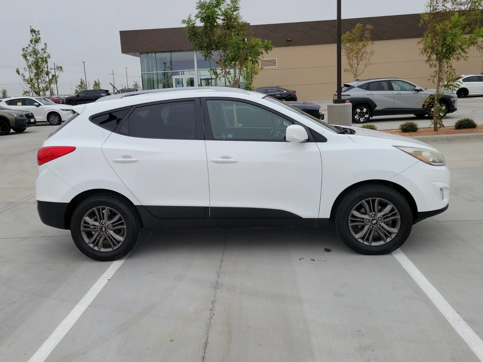 Used 2014 White Hyundai SE image 5
