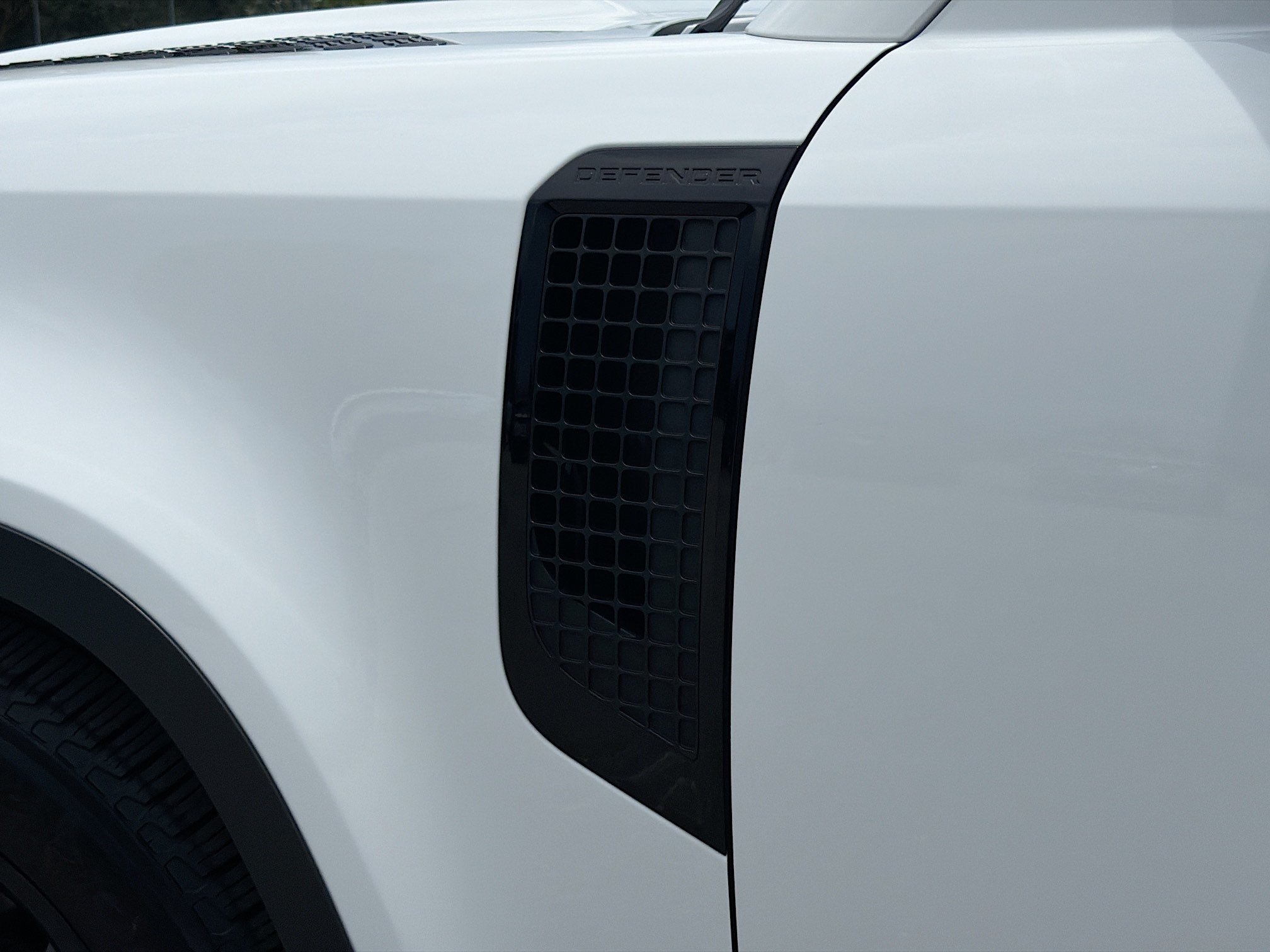 Certified Used 2025 Fuji White Land Rover S image 46