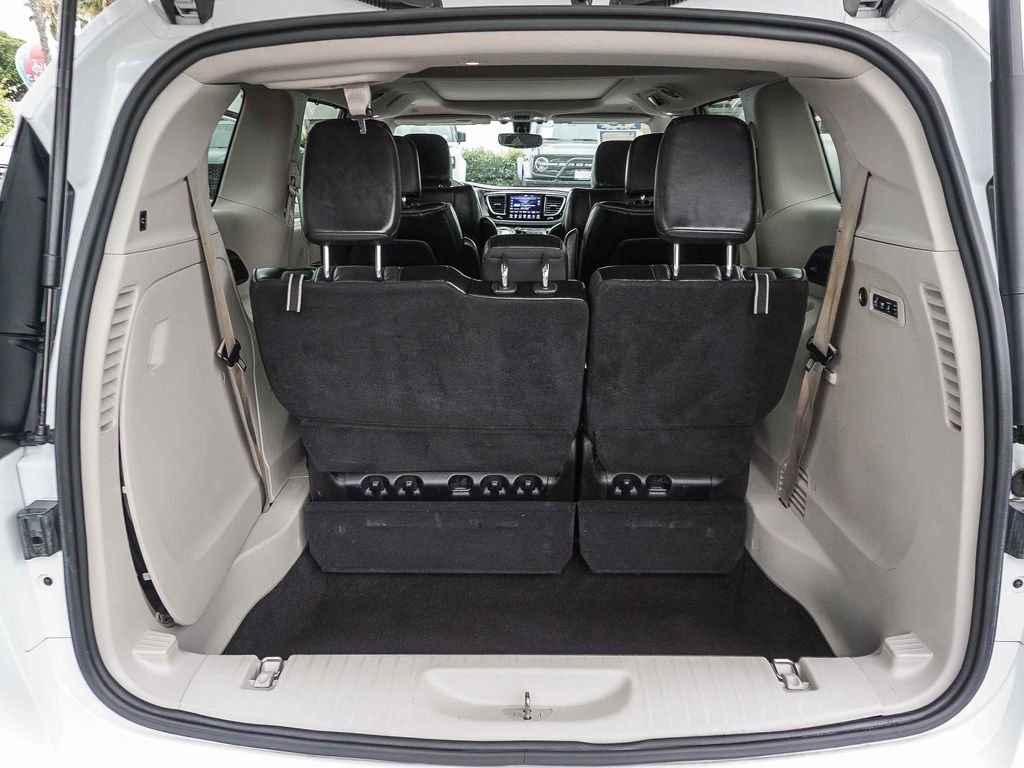 Used 2018 White Chrysler Limited image 25