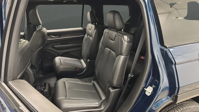 New 2026 Fathom Blue Pearl-Coat Exterior Paint Jeep Limited image 22