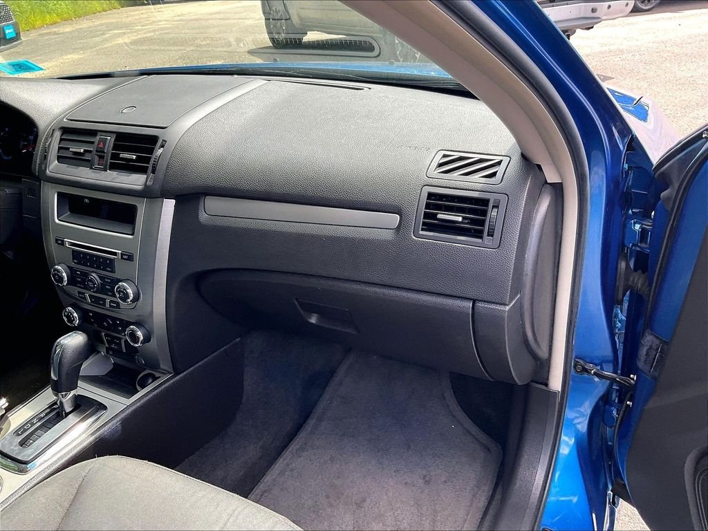 Used 2012 Blue Ford SE image 12