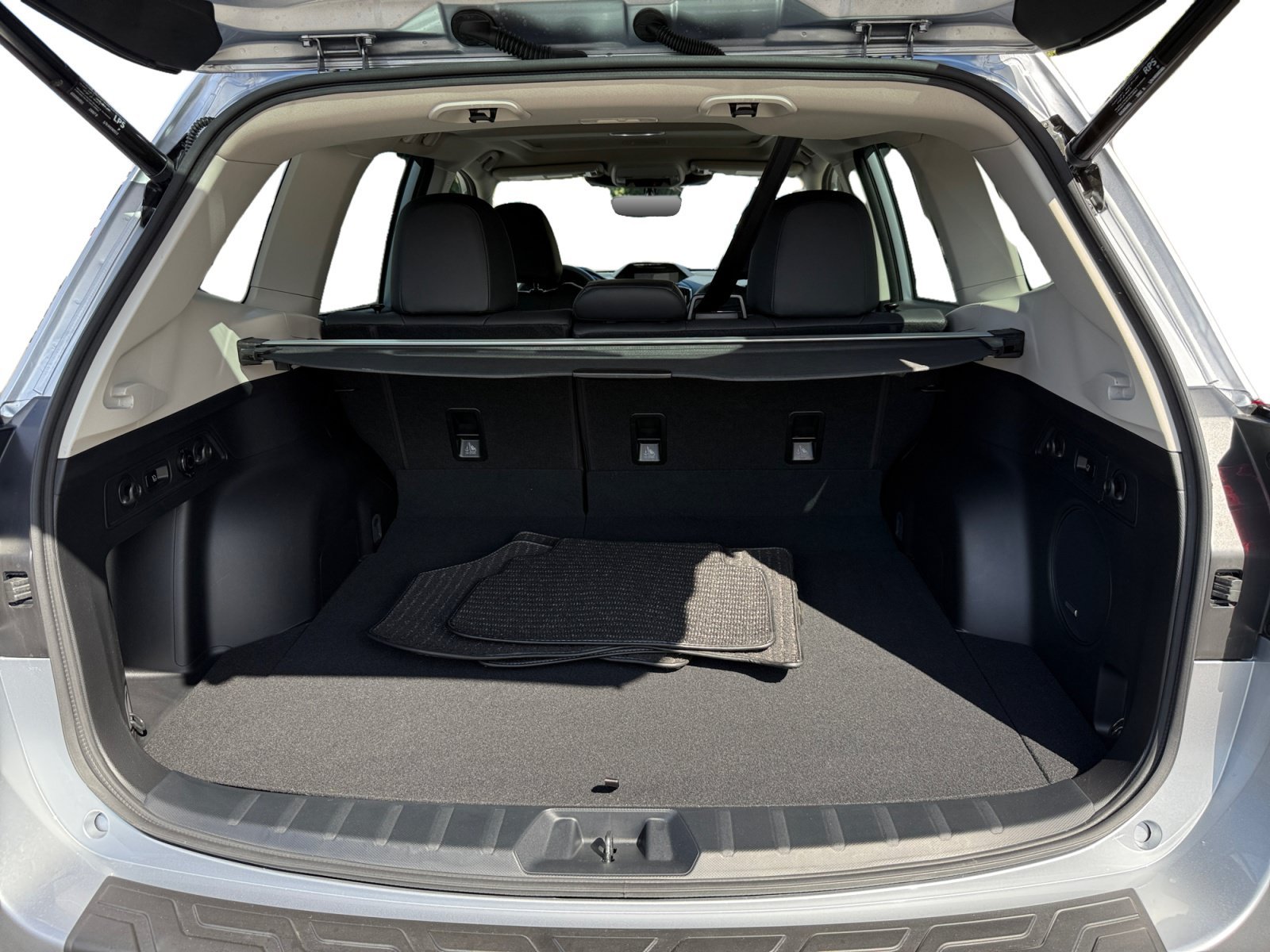 Used 2023 Ice Silver Metallic Subaru Touring image 17
