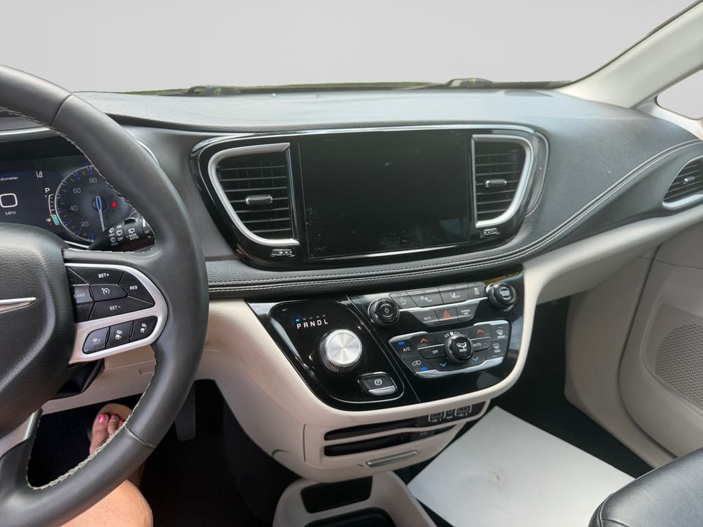 Used 2022 White Chrysler Touring L image 12