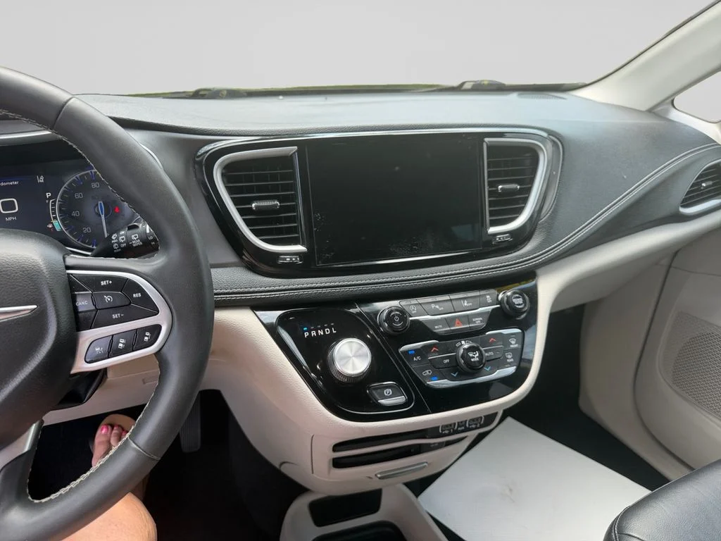 Used 2022 White Chrysler Touring L image 12
