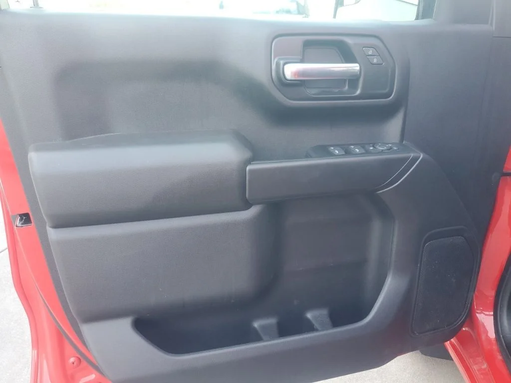 Used 2023 Red Chevrolet Custom image 17