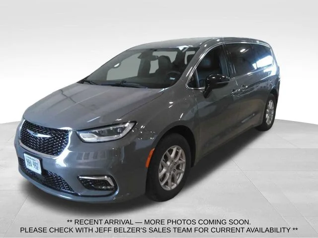 Used 2025 Gray Chrysler Select image 1