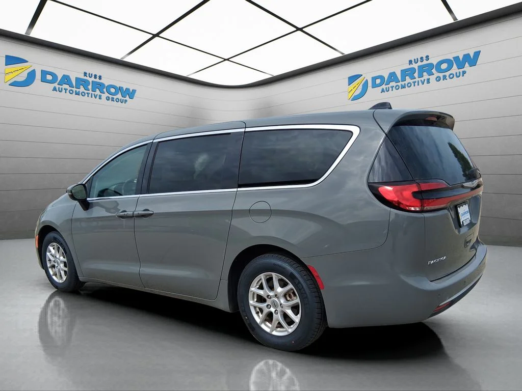Used 2023 White Chrysler Touring L image 3