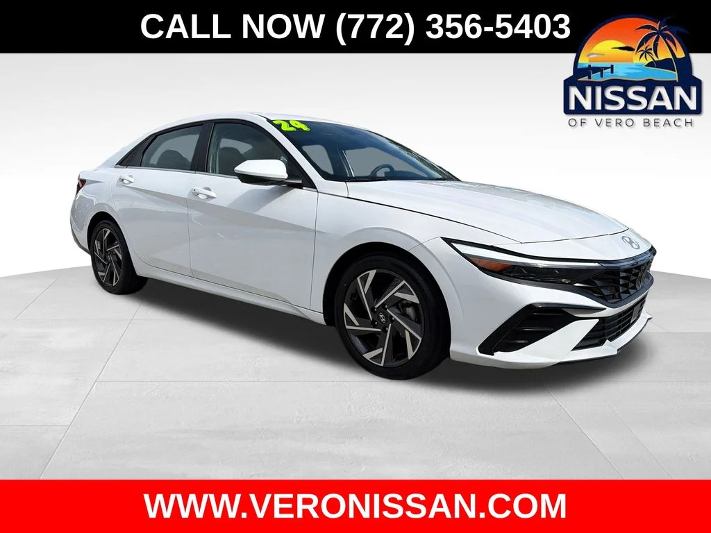 Used 2024 White Hyundai SEL image 1